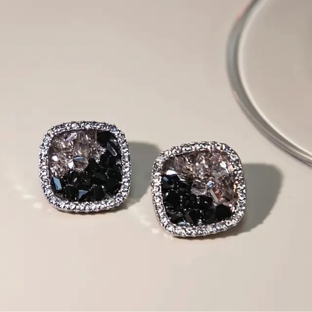 Square Ombré Stud Earrings - Picture 2 of 4